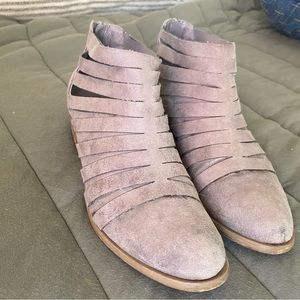 Carlos Mauve Brown booties size 9.5